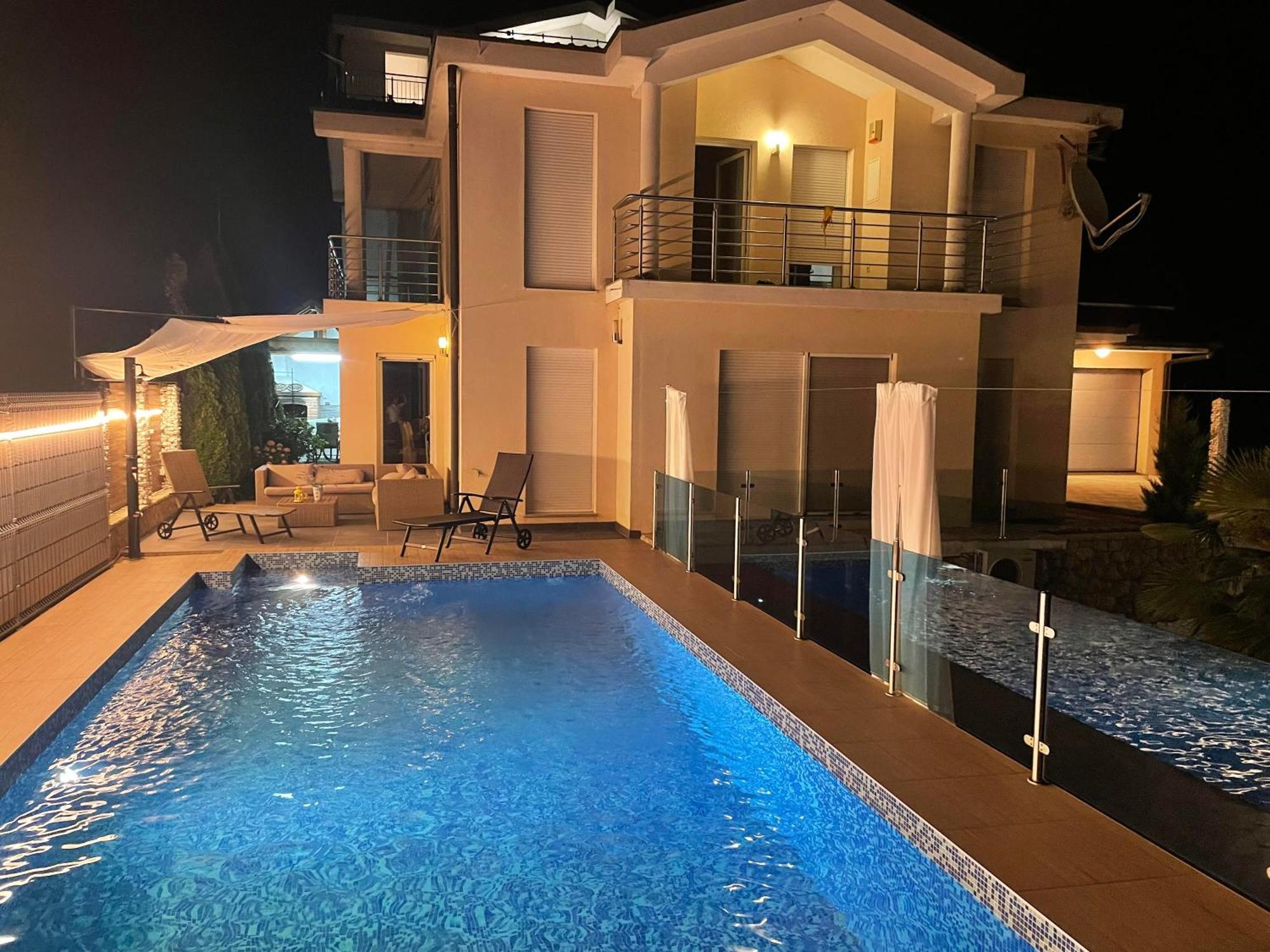 Ferienhaus Siroki Brijeg Экстерьер фото